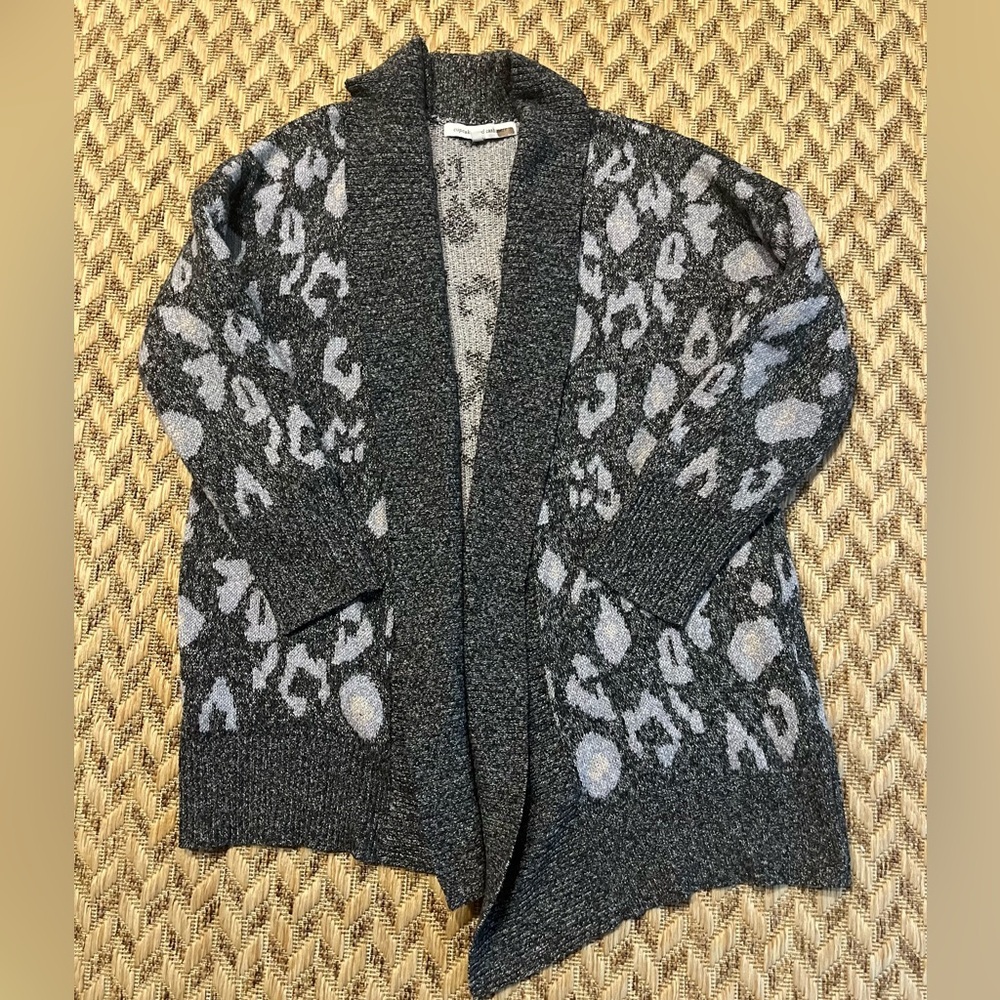 cupcakes & cashmere Cardigan - Women's Medium Gray - Grey Sweater Leopard